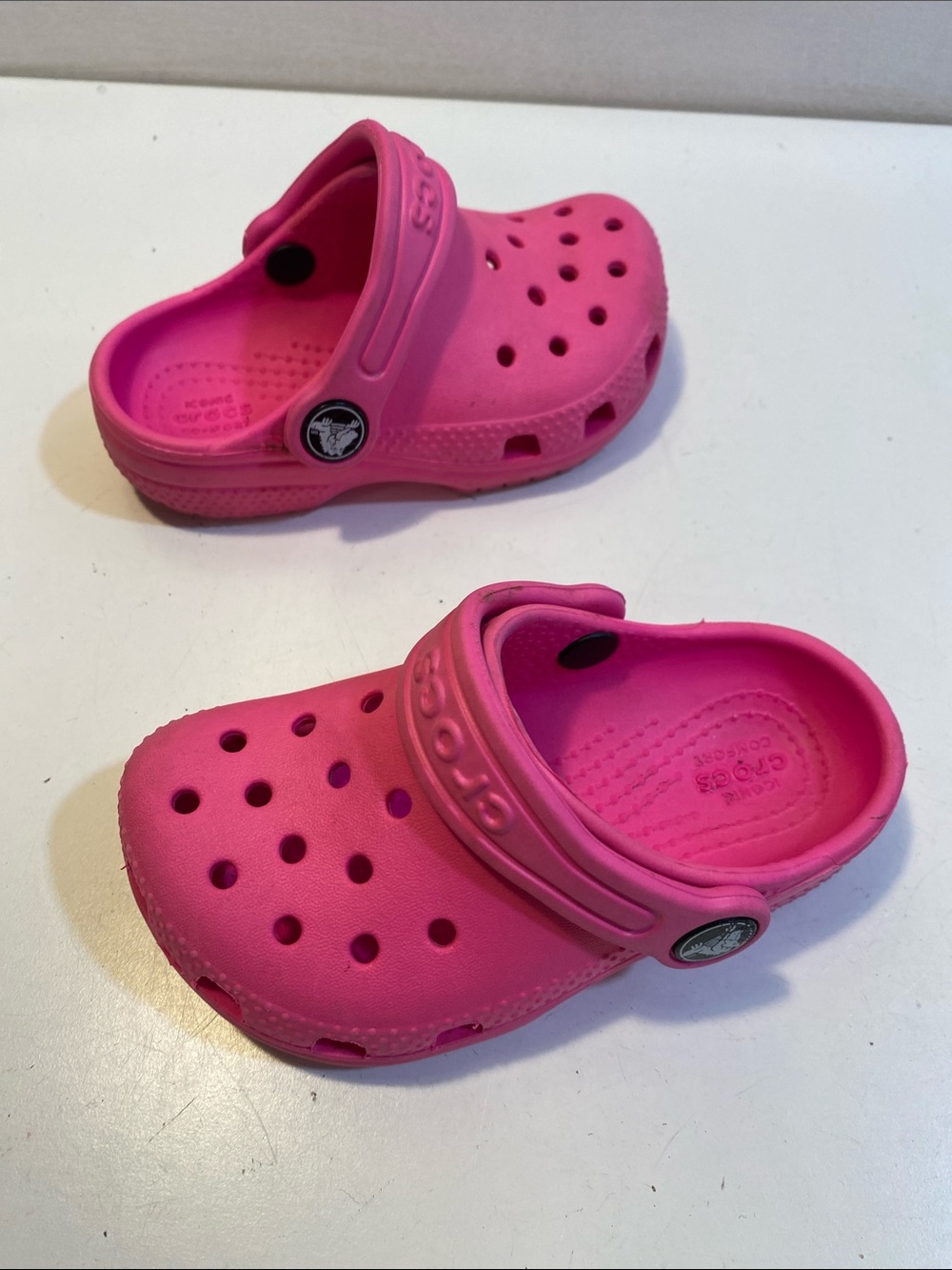 CROCS Kids' Classic Clog in Bright Pink Sz C7
